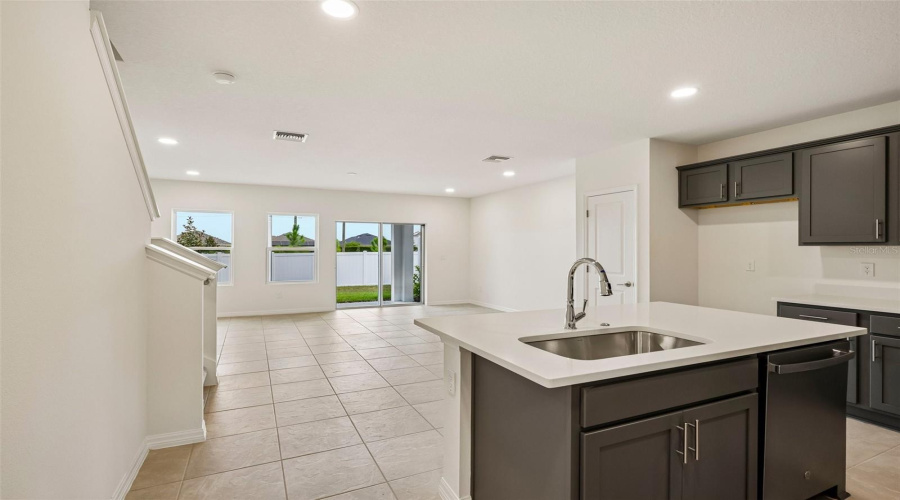 Zephyrhills, Florida 33541, 3 Bedroom Bedrooms, ,2 Bathroombathrooms,Residential,For Sale,Holcombe Down,0,Mfrtb8530219