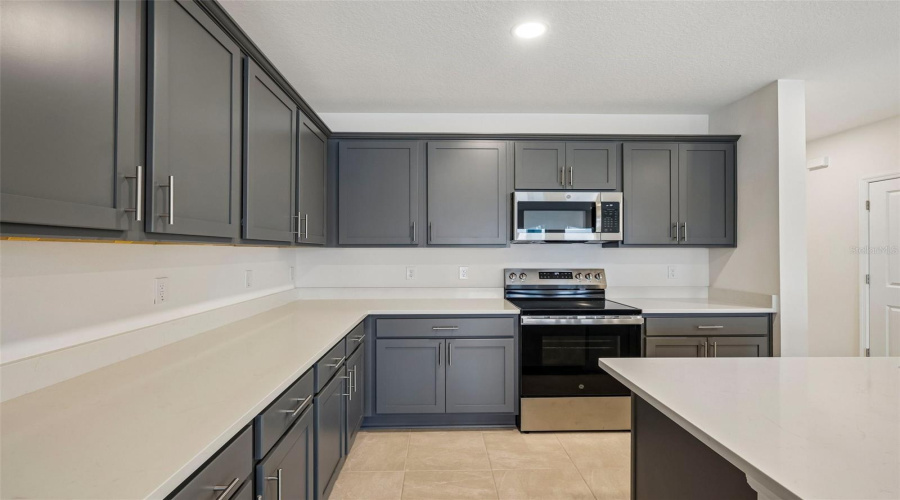 Zephyrhills, Florida 33541, 3 Bedroom Bedrooms, ,2 Bathroombathrooms,Residential,For Sale,Holcombe Down,0,Mfrtb8530219
