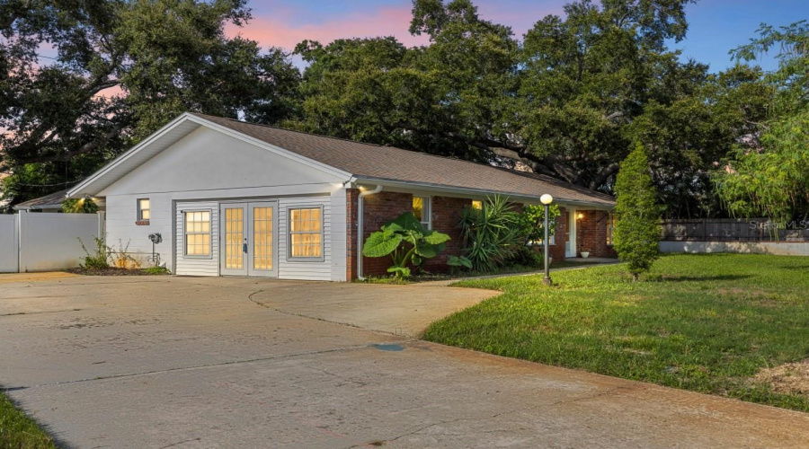 Seminole, Florida 33776, 4 Bedroom Bedrooms, ,2 Bathroombathrooms,Residential,For Sale,101St,0,Mfrtb8536097