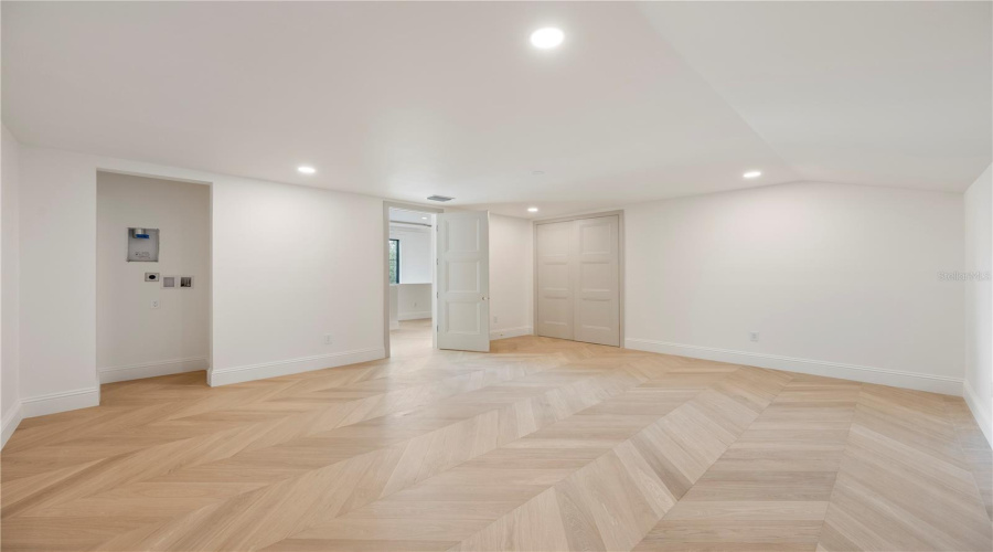 Winter Park, Florida 32789, 5 Bedroom Bedrooms, ,5 Bathroombathrooms,Residential,For Sale,Granville,0,Mfro6422951