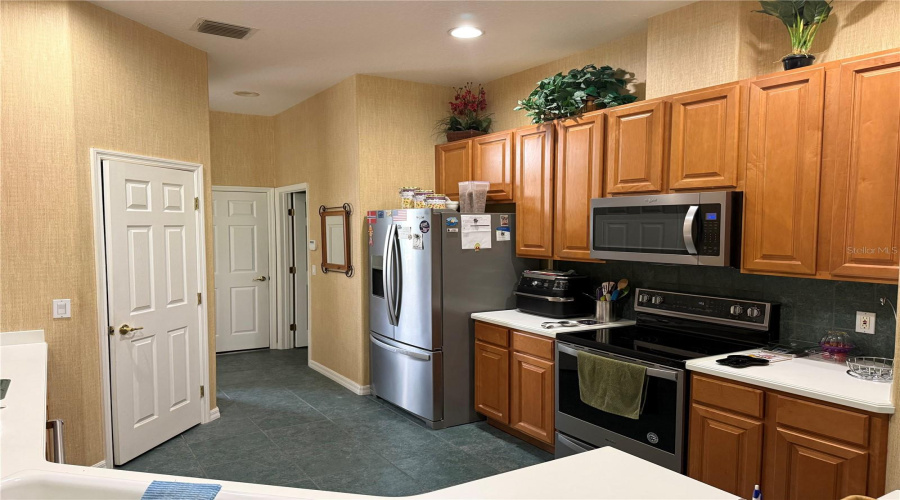 Orlando, Florida 32828, 3 Bedroom Bedrooms, ,2 Bathroombathrooms,Residential,For Sale,Dover Forest,0,Mfro6436780