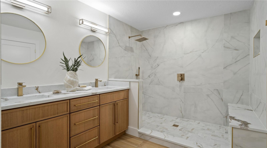 Primary En Suite