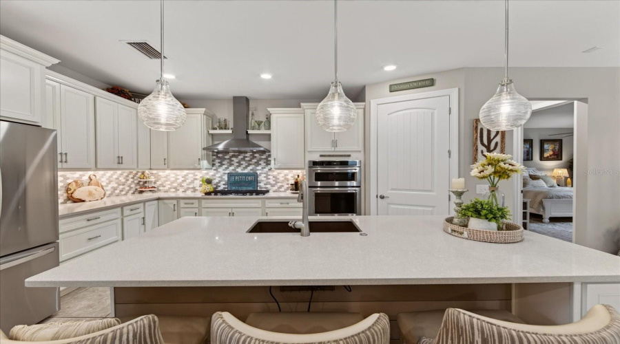Bradenton, Florida 34202, 2 Bedroom Bedrooms, ,2 Bathroombathrooms,Residential,For Sale,Viola,0,Mfra4702702