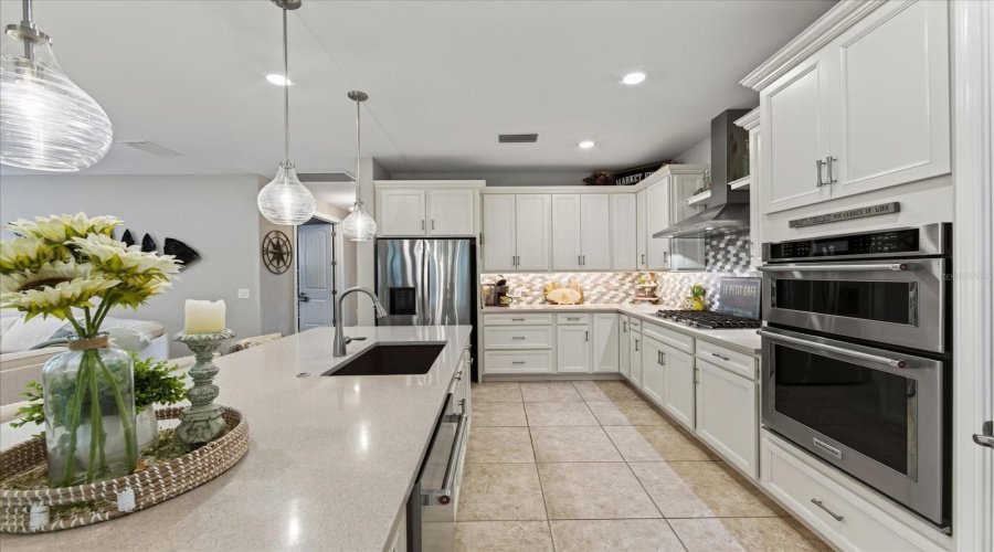 Bradenton, Florida 34202, 2 Bedroom Bedrooms, ,2 Bathroombathrooms,Residential,For Sale,Viola,0,Mfra4702702