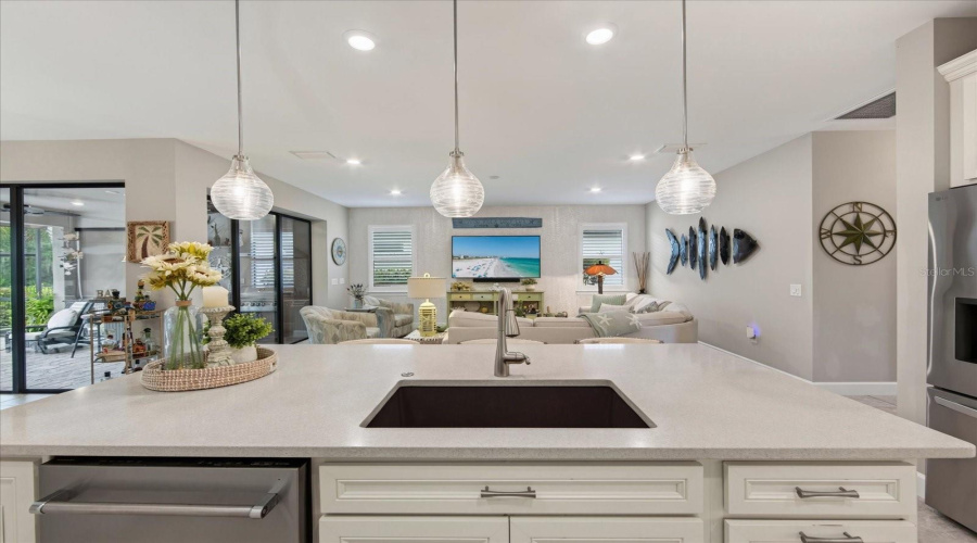 Bradenton, Florida 34202, 2 Bedroom Bedrooms, ,2 Bathroombathrooms,Residential,For Sale,Viola,0,Mfra4702702