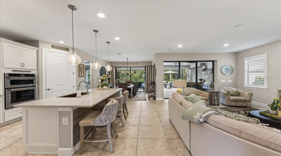 Bradenton, Florida 34202, 2 Bedroom Bedrooms, ,2 Bathroombathrooms,Residential,For Sale,Viola,0,Mfra4702702