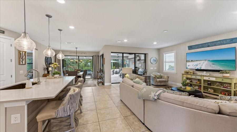 Bradenton, Florida 34202, 2 Bedroom Bedrooms, ,2 Bathroombathrooms,Residential,For Sale,Viola,0,Mfra4702702