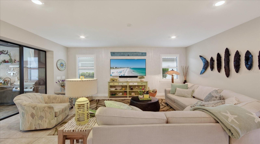 Bradenton, Florida 34202, 2 Bedroom Bedrooms, ,2 Bathroombathrooms,Residential,For Sale,Viola,0,Mfra4702702