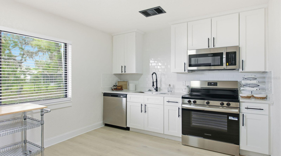 New Port Richey, Florida 34652, 2 Bedroom Bedrooms, ,1 Bathroombathrooms,Residential,For Sale,Berkley,0,Mfro6433985