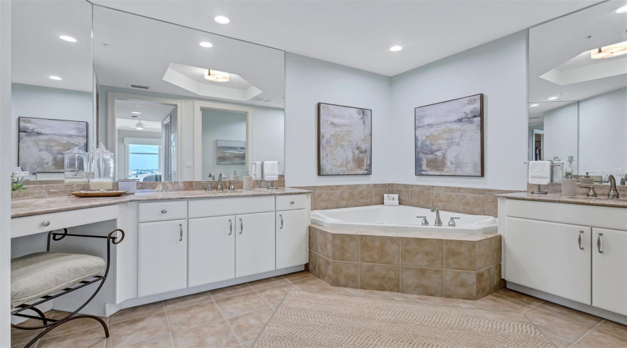 Palmetto, Florida 34221, 2 Bedroom Bedrooms, ,2 Bathroombathrooms,Residential,For Sale,Riviera Dunes,0,Mfrtb8538077