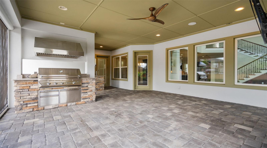 Summer Kitchen With Natural Gas