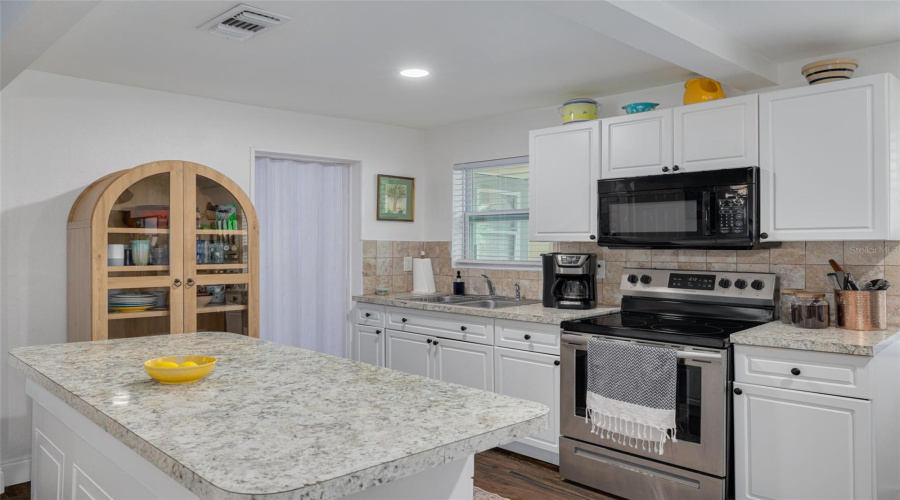 New Port Richey, Florida 34652, 2 Bedroom Bedrooms, ,1 Bathroombathrooms,Residential,For Sale,Casson,0,Mfrtb8532898