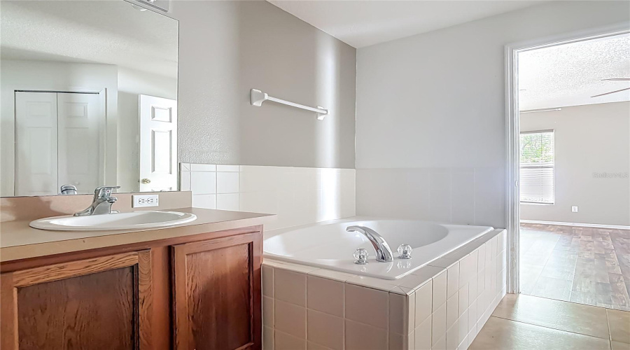 Orange City, Florida 32763, 3 Bedroom Bedrooms, ,2 Bathroombathrooms,Residential,For Sale,Spring Cavern,0,Mfro6348809