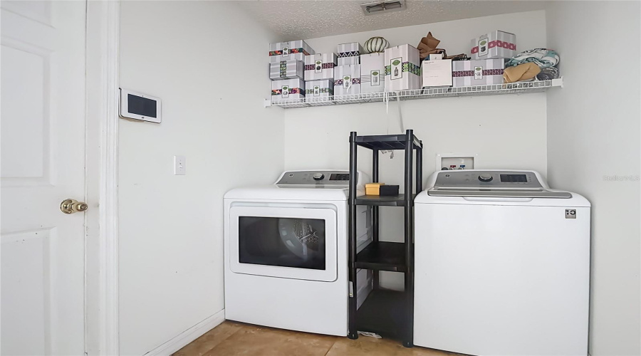 Orange City, Florida 32763, 3 Bedroom Bedrooms, ,2 Bathroombathrooms,Residential,For Sale,Spring Cavern,0,Mfro6348809