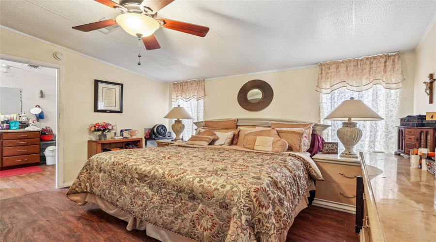St Cloud, Florida 34773, 5 Bedroom Bedrooms, ,2 Bathroombathrooms,Residential,For Sale,Mercury,0,Mfro6409347