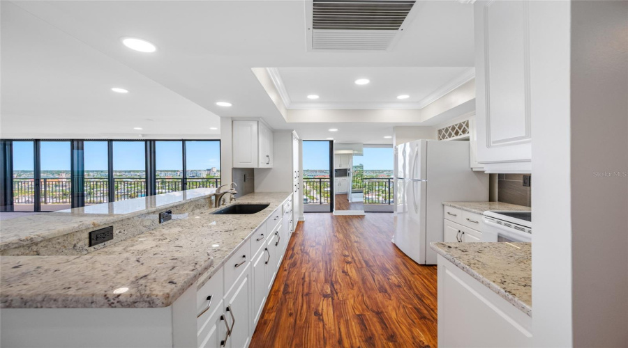 Treasure Island, Florida 33706, 2 Bedroom Bedrooms, ,2 Bathroombathrooms,Residential,For Sale,Bayshore,0,Mfrtb8539996