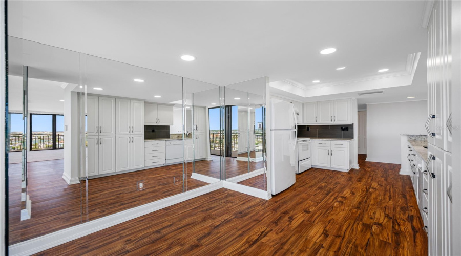 Treasure Island, Florida 33706, 2 Bedroom Bedrooms, ,2 Bathroombathrooms,Residential,For Sale,Bayshore,0,Mfrtb8539996