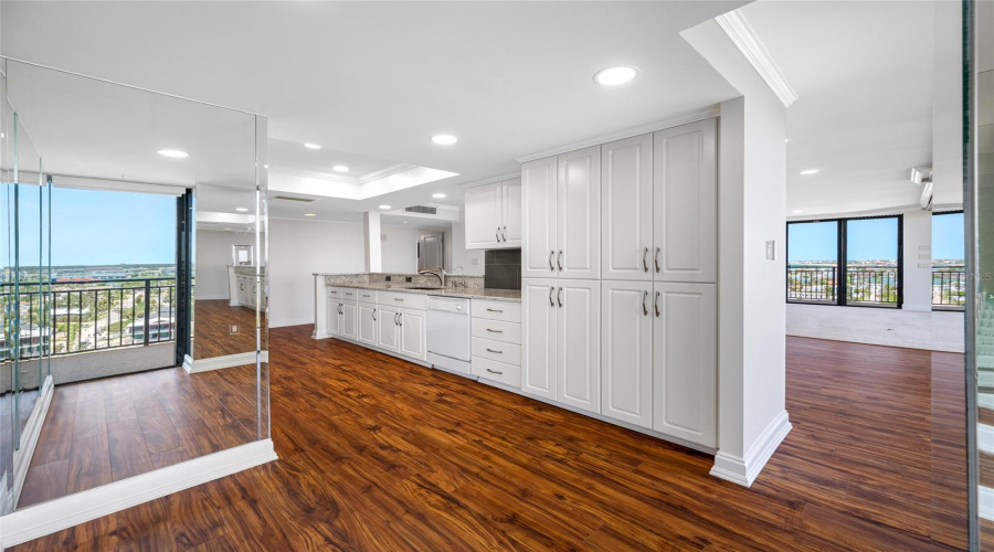 Treasure Island, Florida 33706, 2 Bedroom Bedrooms, ,2 Bathroombathrooms,Residential,For Sale,Bayshore,0,Mfrtb8539996