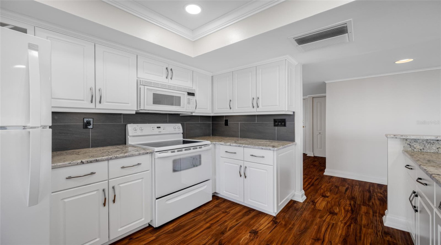 Treasure Island, Florida 33706, 2 Bedroom Bedrooms, ,2 Bathroombathrooms,Residential,For Sale,Bayshore,0,Mfrtb8539996