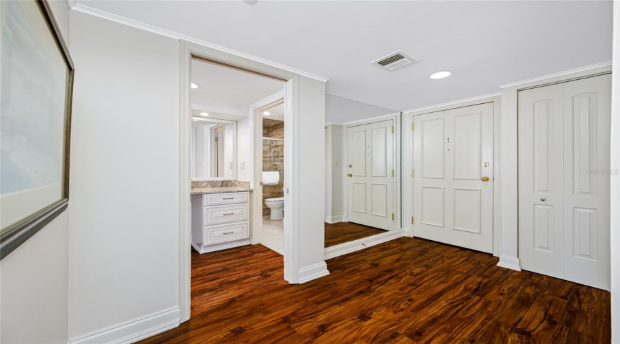 Treasure Island, Florida 33706, 2 Bedroom Bedrooms, ,2 Bathroombathrooms,Residential,For Sale,Bayshore,0,Mfrtb8539996