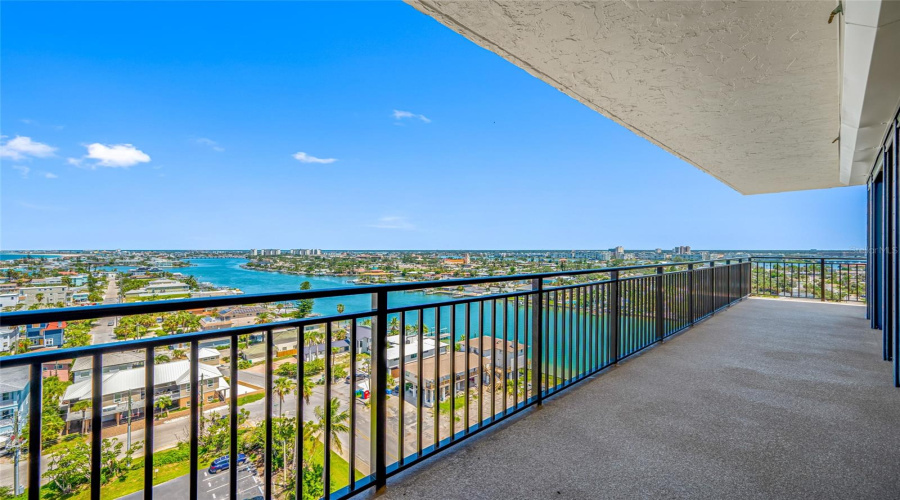 Treasure Island, Florida 33706, 2 Bedroom Bedrooms, ,2 Bathroombathrooms,Residential,For Sale,Bayshore,0,Mfrtb8539996