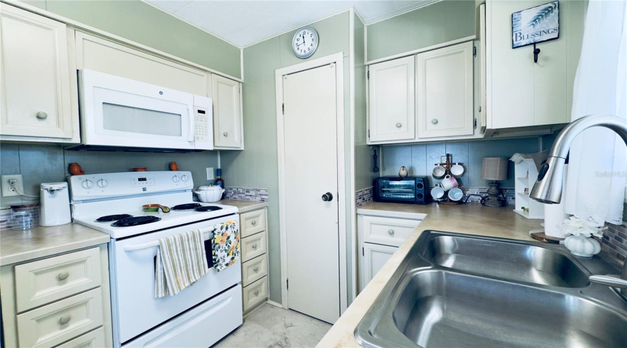 North Port, Florida 34287, 2 Bedroom Bedrooms, ,2 Bathroombathrooms,Residential,For Sale,Fleetwood,0,Mfrc7524336