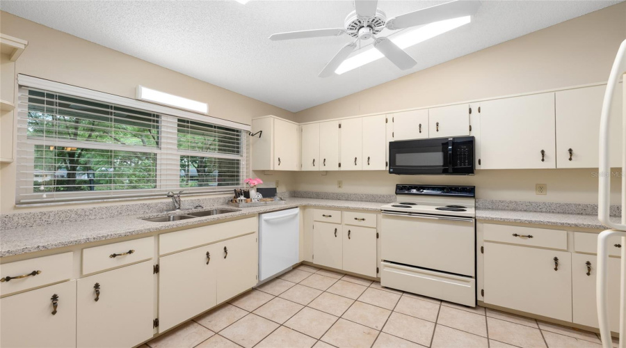 Ocala, Florida 34481, 2 Bedroom Bedrooms, ,2 Bathroombathrooms,Residential,For Sale,89Th Court,0,Mfrom726048