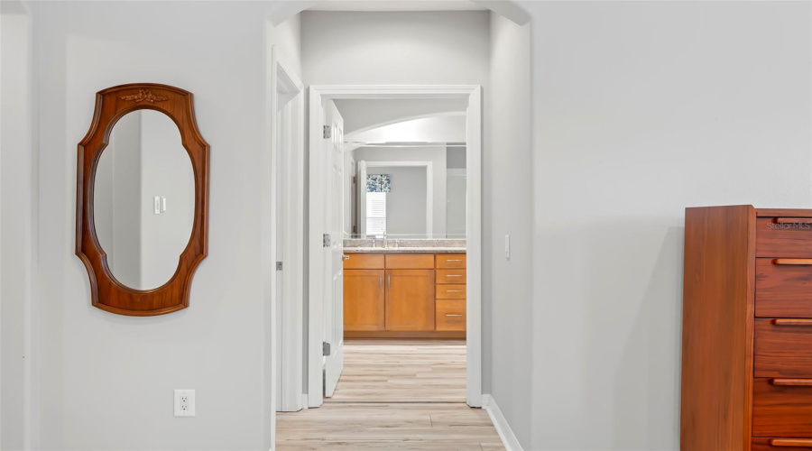 Hallway To Walk In Closet &Amp; Bath