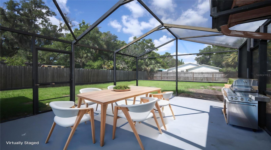 Huge Screened Porch
