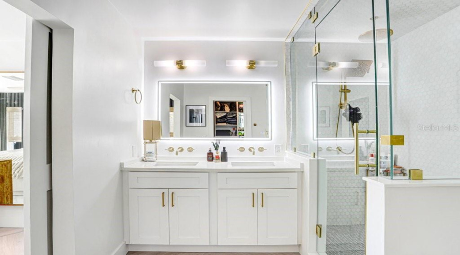 Primary En Suite