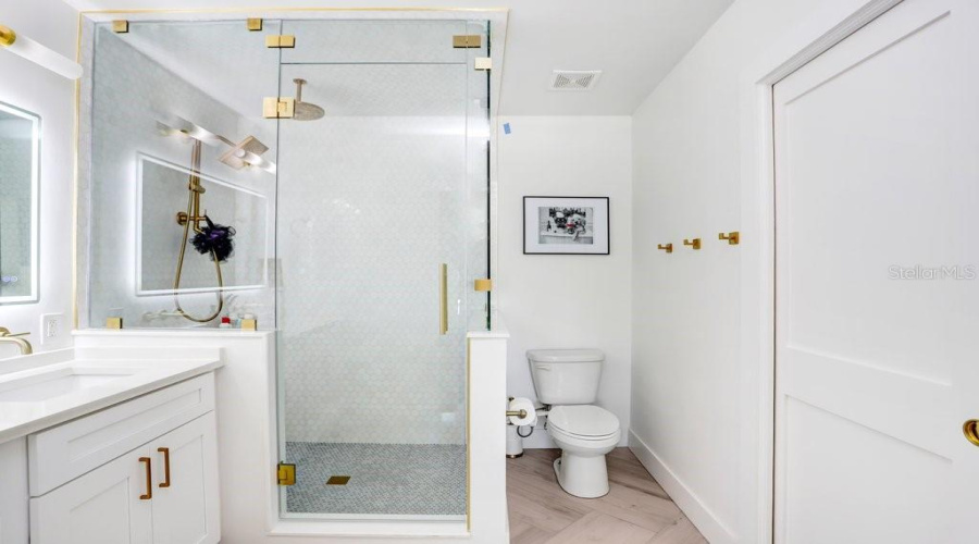 Primary En Suite