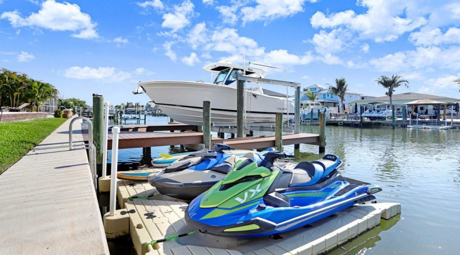 Tampa, Florida 33634, 4 Bedroom Bedrooms, ,2 Bathroombathrooms,Residential,For Sale,Venetian,0,Mfrtb8497333