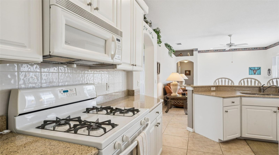 Davenport, Florida 33896, 4 Bedroom Bedrooms, ,3 Bathroombathrooms,Residential,For Sale,Via Mariel East,0,Mfro6418014