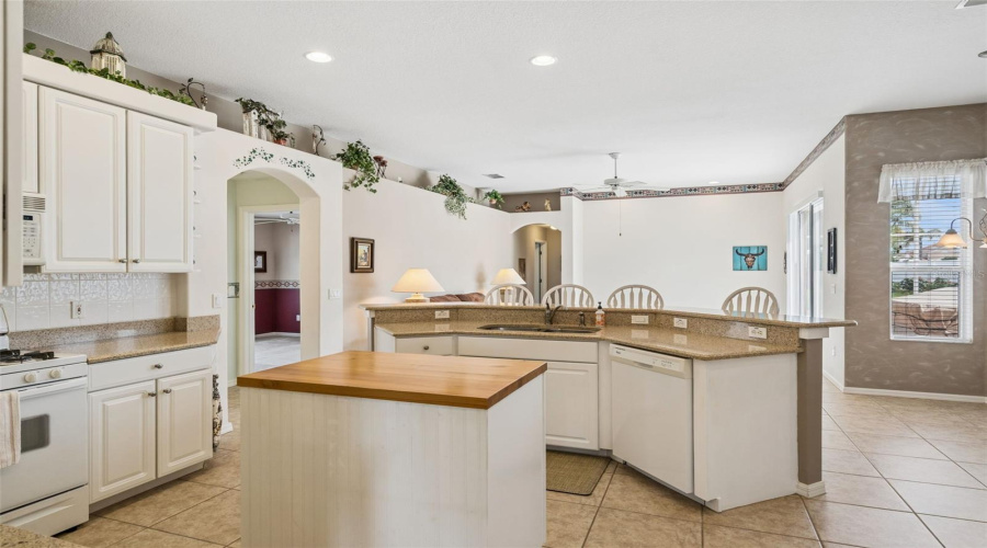 Davenport, Florida 33896, 4 Bedroom Bedrooms, ,3 Bathroombathrooms,Residential,For Sale,Via Mariel East,0,Mfro6418014