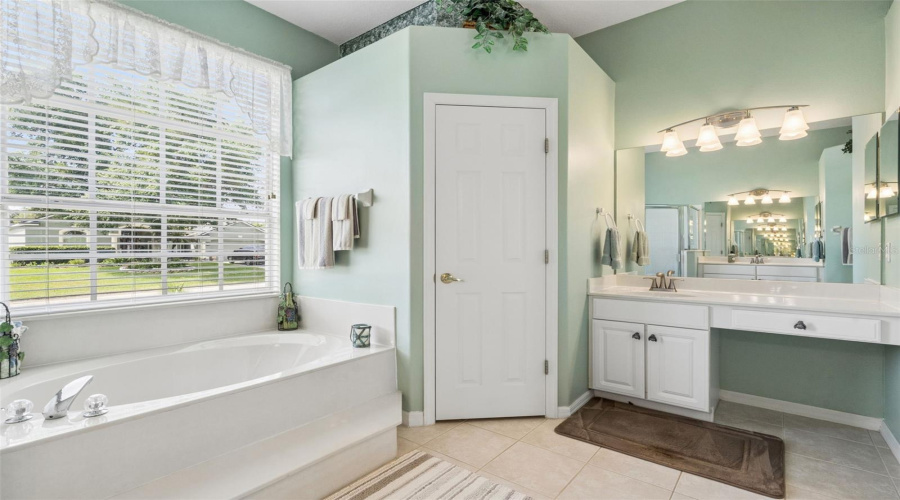 Davenport, Florida 33896, 4 Bedroom Bedrooms, ,3 Bathroombathrooms,Residential,For Sale,Via Mariel East,0,Mfro6418014