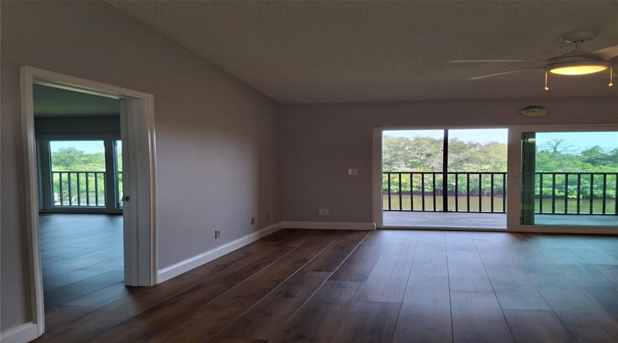 Tarpon Springs, Florida 34689, 2 Bedroom Bedrooms, ,2 Bathroombathrooms,Residential,For Sale,Seascape,0,Mfrtb8526235