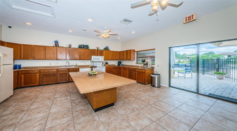 Tarpon Springs, Florida 34689, 2 Bedroom Bedrooms, ,2 Bathroombathrooms,Residential,For Sale,Seascape,0,Mfrtb8526235