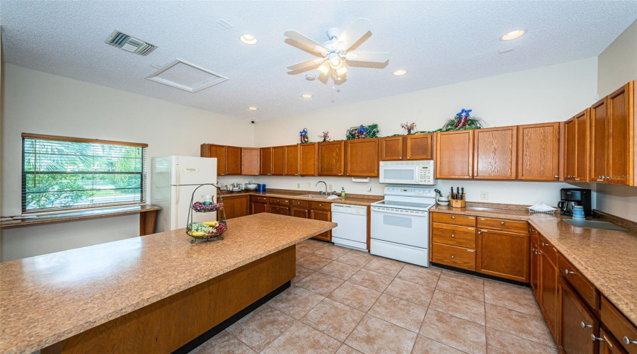 Tarpon Springs, Florida 34689, 2 Bedroom Bedrooms, ,2 Bathroombathrooms,Residential,For Sale,Seascape,0,Mfrtb8526235