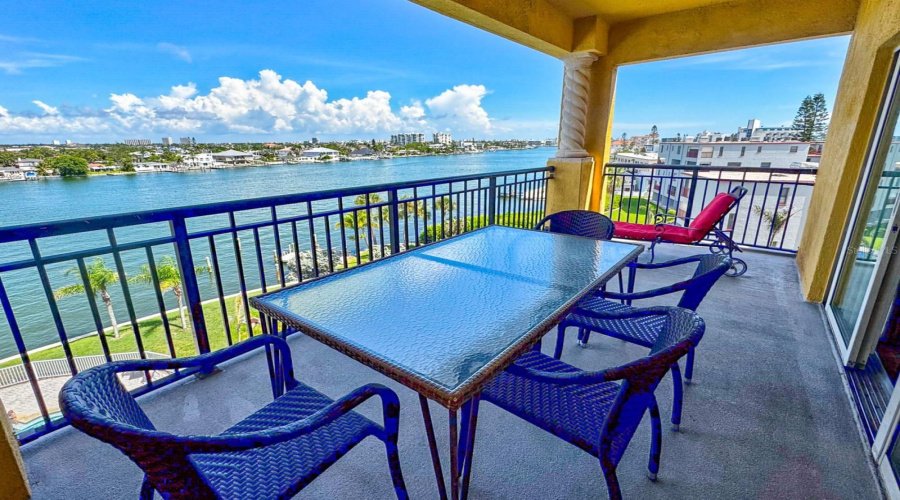 Treasure Island, Florida 33706, 2 Bedroom Bedrooms, ,2 Bathroombathrooms,Residential,For Sale,Gulf,0,Mfrtb8532583