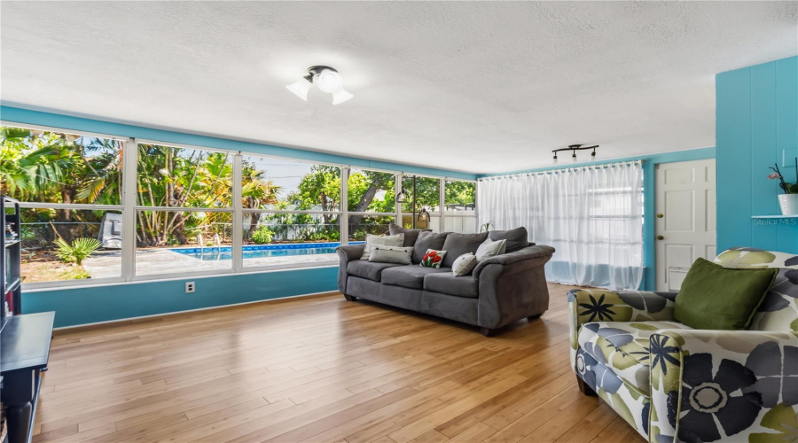 Clearwater, Florida 33755, 3 Bedroom Bedrooms, ,2 Bathroombathrooms,Residential,For Sale,Erin,0,Mfrtb8504501