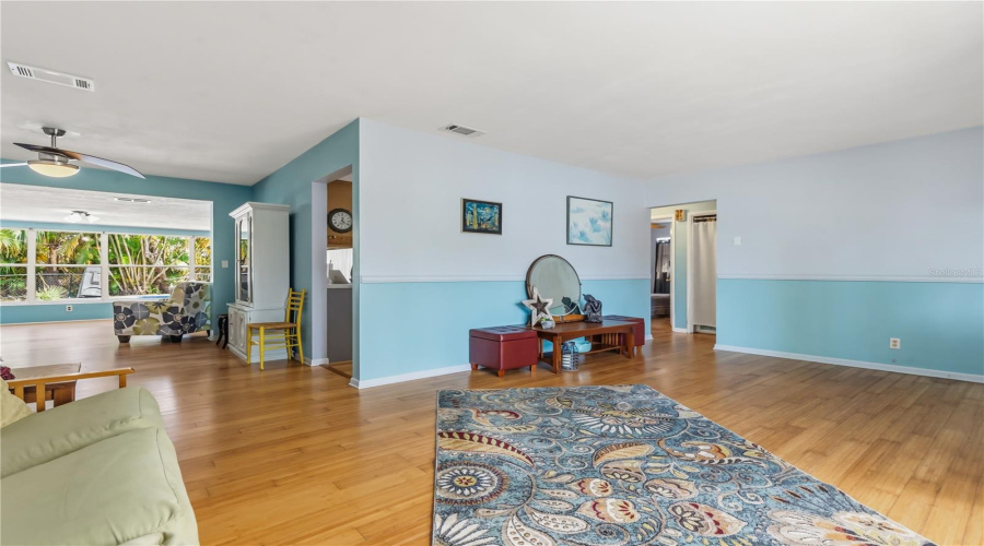 Clearwater, Florida 33755, 3 Bedroom Bedrooms, ,2 Bathroombathrooms,Residential,For Sale,Erin,0,Mfrtb8504501