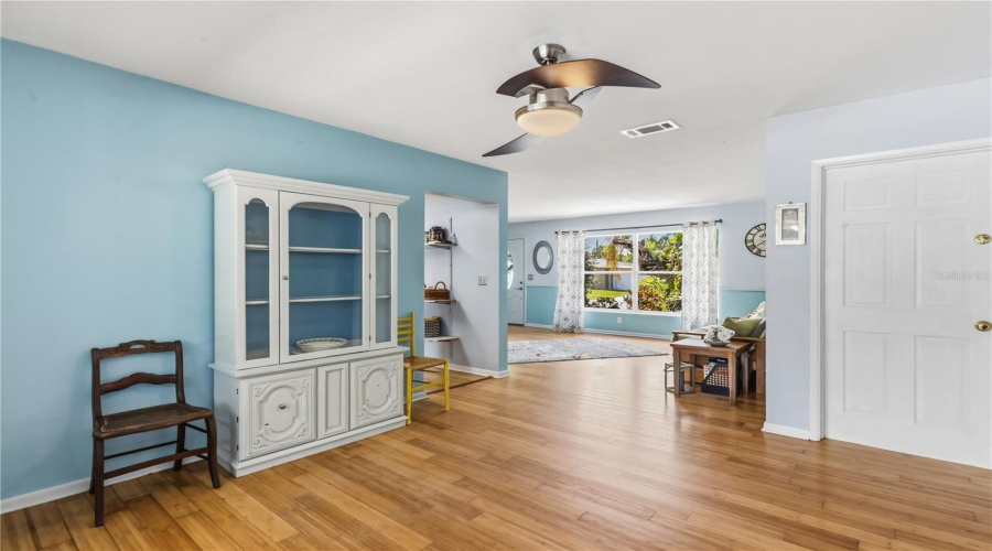 Clearwater, Florida 33755, 3 Bedroom Bedrooms, ,2 Bathroombathrooms,Residential,For Sale,Erin,0,Mfrtb8504501