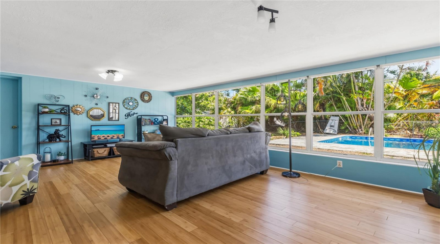 Clearwater, Florida 33755, 3 Bedroom Bedrooms, ,2 Bathroombathrooms,Residential,For Sale,Erin,0,Mfrtb8504501