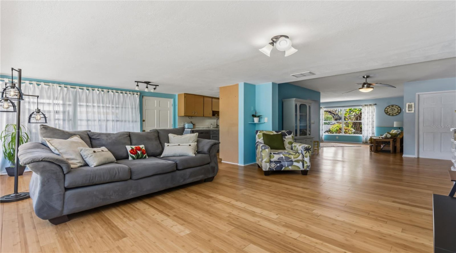 Clearwater, Florida 33755, 3 Bedroom Bedrooms, ,2 Bathroombathrooms,Residential,For Sale,Erin,0,Mfrtb8504501