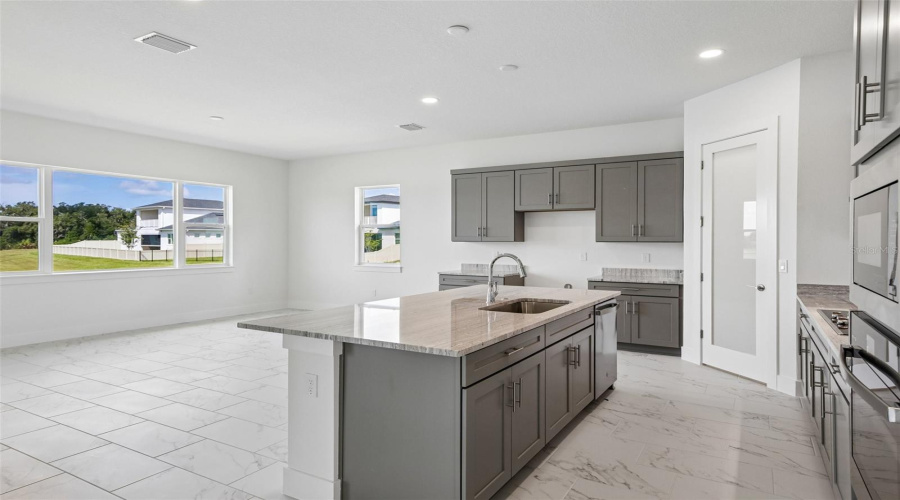 Parrish, Florida 34219, 3 Bedroom Bedrooms, ,3 Bathroombathrooms,Residential,For Sale,Golden Beach,0,Mfrtb8526019