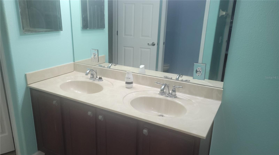 Tarpon Springs, Florida 34689, 4 Bedroom Bedrooms, ,2 Bathroombathrooms,Residential,For Sale,Hillview,0,Mfrtb8484348
