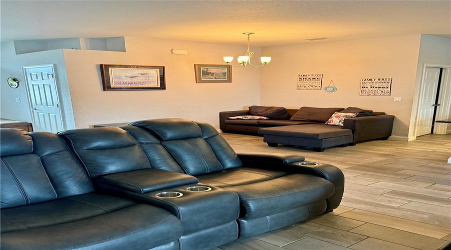 Lakeland, Florida 33812, 5 Bedroom Bedrooms, ,3 Bathroombathrooms,Residential,For Sale,Pearly,0,Mfro6436342