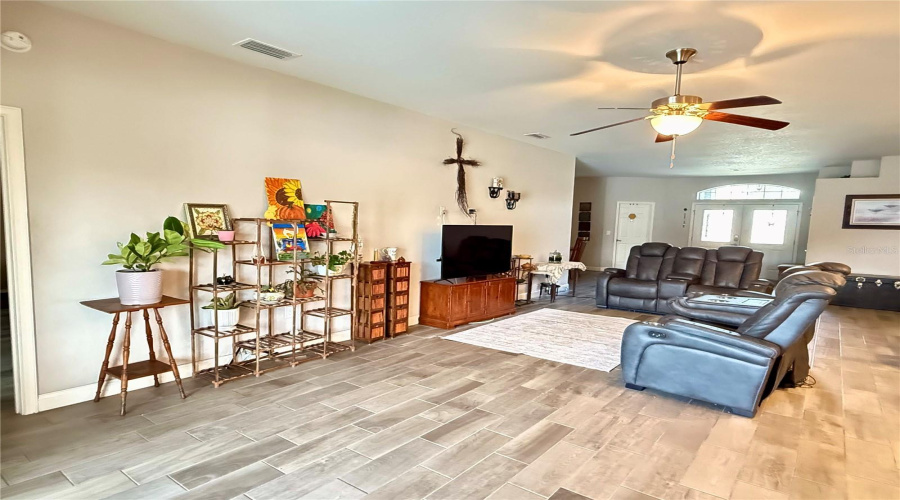 Lakeland, Florida 33812, 5 Bedroom Bedrooms, ,3 Bathroombathrooms,Residential,For Sale,Pearly,0,Mfro6436342