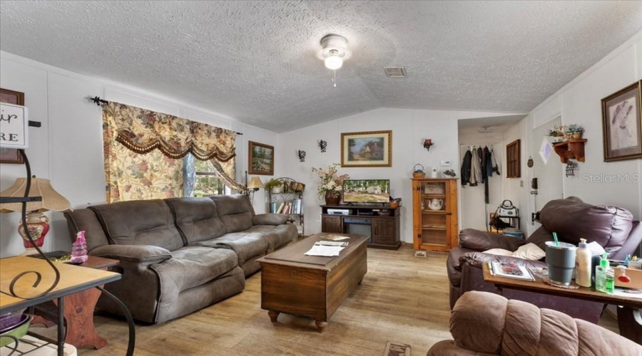 Trenton, Florida 32693, 2 Bedroom Bedrooms, ,2 Bathroombathrooms,Residential,For Sale,11Th,0,Mfrgc540259