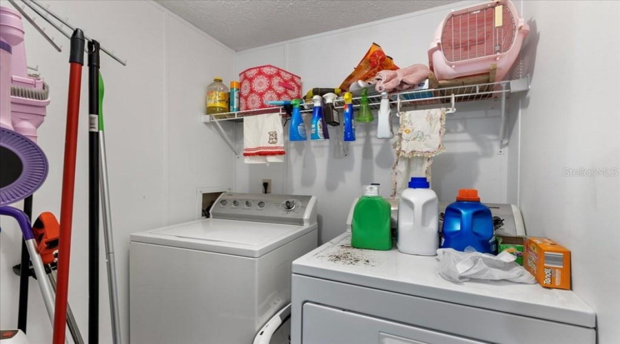 Trenton, Florida 32693, 2 Bedroom Bedrooms, ,2 Bathroombathrooms,Residential,For Sale,11Th,0,Mfrgc540259
